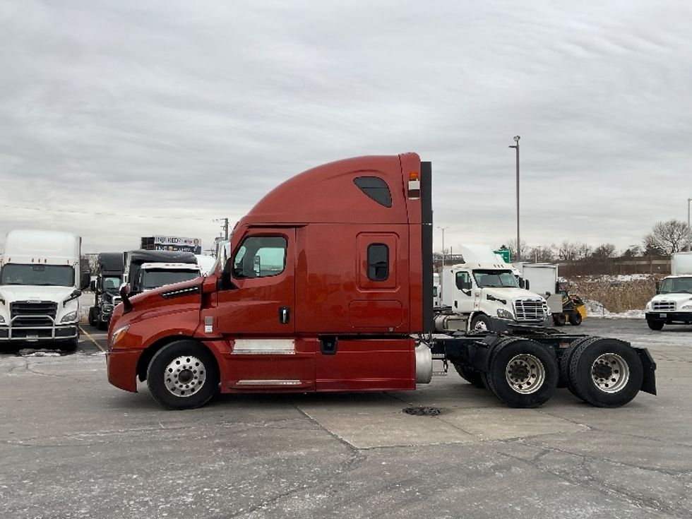 Sleeper Tractor-Heavy Duty Tractors-Freightliner-2020-T12664ST-Milwaukee-WI-725,260\n\t\tmiles-$ 37,250 - Image 4