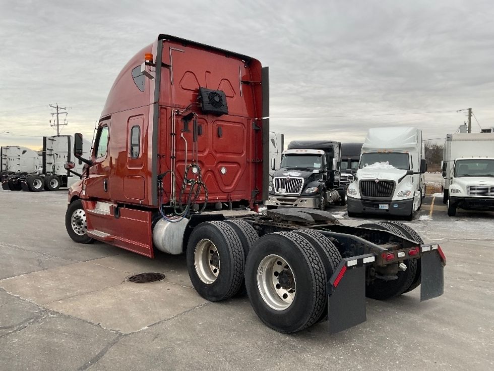 Sleeper Tractor-Heavy Duty Tractors-Freightliner-2020-T12664ST-Milwaukee-WI-725,260\n\t\tmiles-$ 37,250 - Image 5