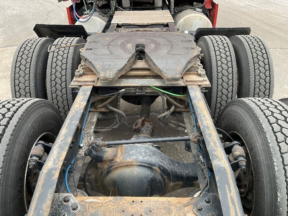 Sleeper Tractor-Heavy Duty Tractors-Freightliner-2020-T12664ST-Milwaukee-WI-725,260\n\t\tmiles-$ 37,250 - Image 6