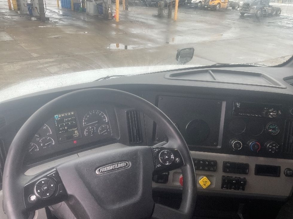 Sleeper Tractor-Heavy Duty Tractors-Freightliner-2020-T12664ST-Milwaukee-WI-726,705\n\t\tmiles-$ 39,250 - Image 11