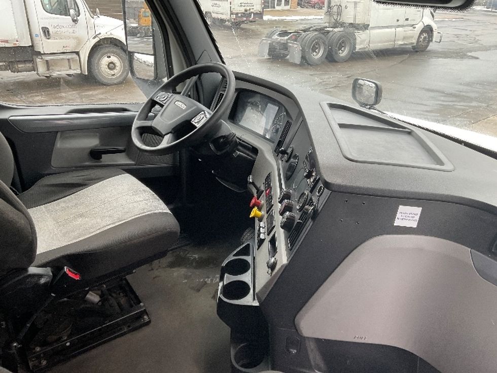 Sleeper Tractor-Heavy Duty Tractors-Freightliner-2020-T12664ST-Milwaukee-WI-726,705\n\t\tmiles-$ 39,250 - Image 15