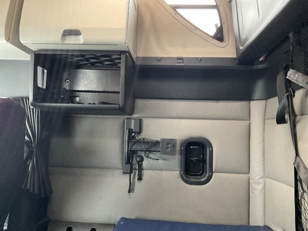 Sleeper Tractor-Heavy Duty Tractors-Freightliner-2020-T12664ST-Milwaukee-WI-726,705\n\t\tmiles-$ 39,250 - Image 19