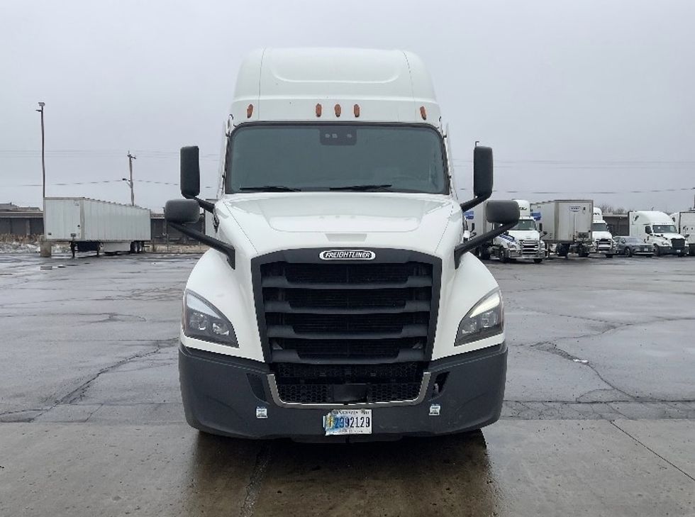 Sleeper Tractor-Heavy Duty Tractors-Freightliner-2020-T12664ST-Milwaukee-WI-726,705\n\t\tmiles-$ 39,250 - Image 2