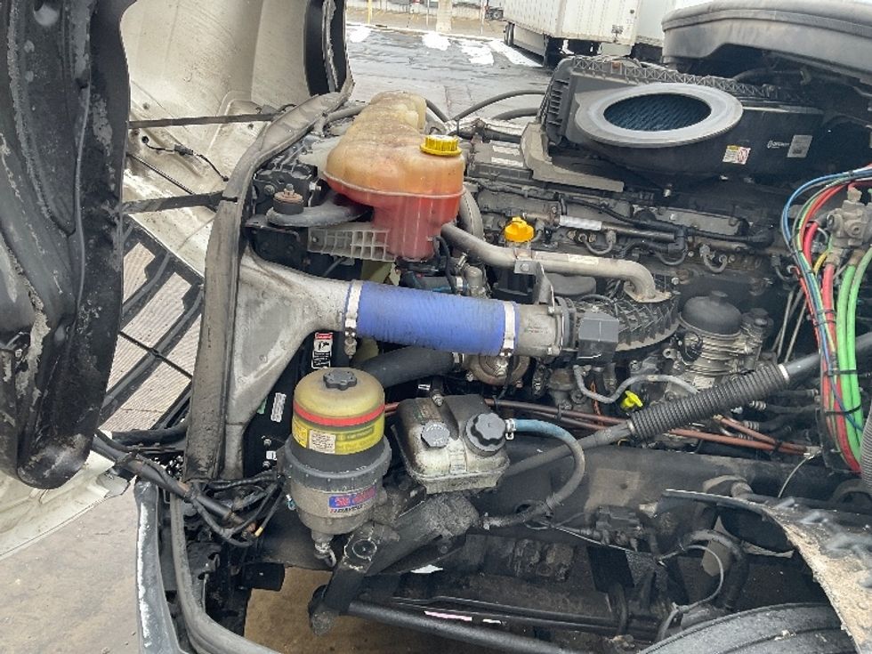 Sleeper Tractor-Heavy Duty Tractors-Freightliner-2020-T12664ST-Milwaukee-WI-726,705\n\t\tmiles-$ 39,250 - Image 21