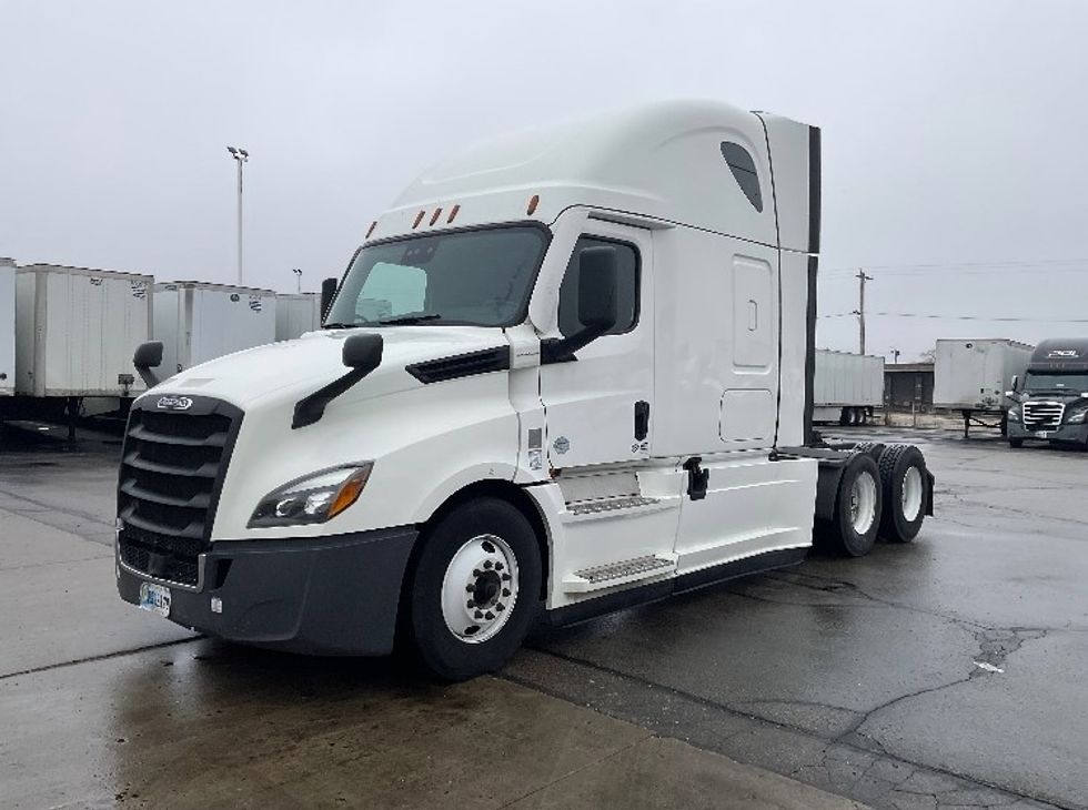 Sleeper Tractor-Heavy Duty Tractors-Freightliner-2020-T12664ST-Milwaukee-WI-726,705\n\t\tmiles-$ 39,250 - Image 3