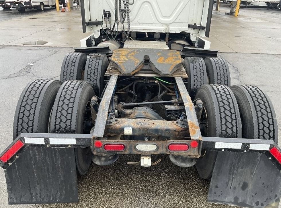 Sleeper Tractor-Heavy Duty Tractors-Freightliner-2020-T12664ST-Milwaukee-WI-726,705\n\t\tmiles-$ 39,250 - Image 6