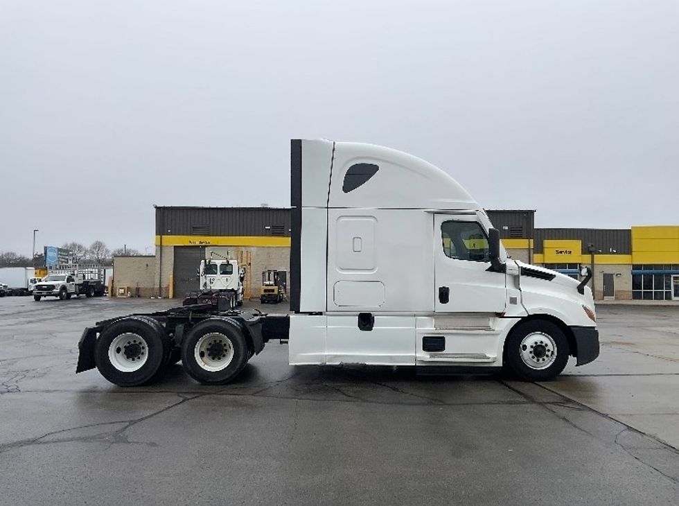 Sleeper Tractor-Heavy Duty Tractors-Freightliner-2020-T12664ST-Milwaukee-WI-726,705\n\t\tmiles-$ 39,250 - Image 8