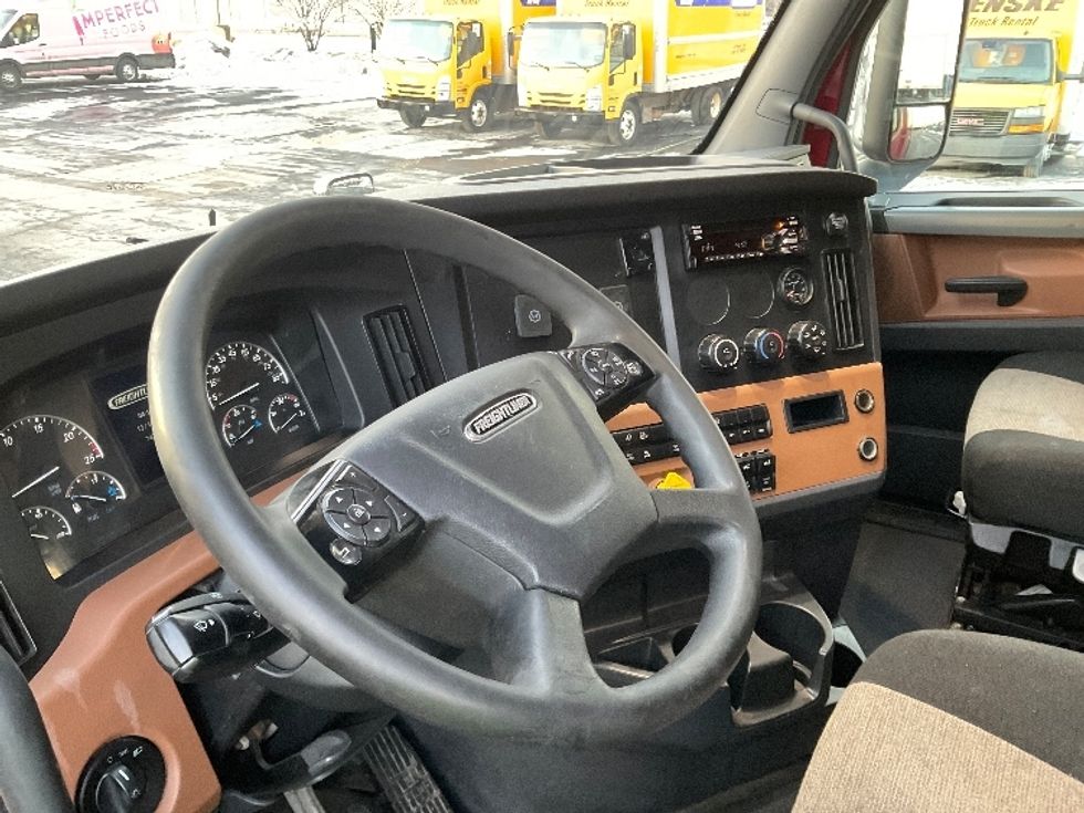 Sleeper Tractor-Heavy Duty Tractors-Freightliner-2020-T12664ST-Milwaukee-WI-747,201\n\t\tmiles-$ 39,000 - Image 10