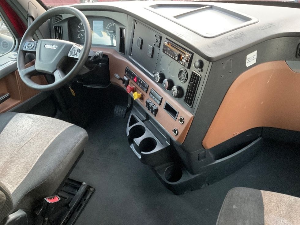 Sleeper Tractor-Heavy Duty Tractors-Freightliner-2020-T12664ST-Milwaukee-WI-747,201\n\t\tmiles-$ 39,000 - Image 15