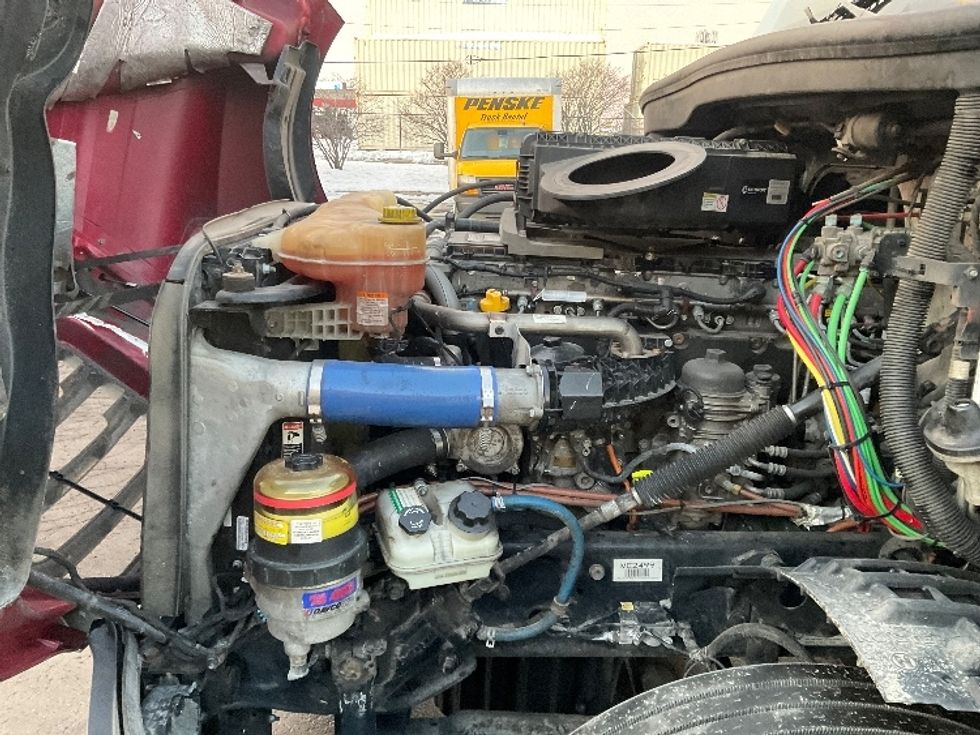 Sleeper Tractor-Heavy Duty Tractors-Freightliner-2020-T12664ST-Milwaukee-WI-747,201\n\t\tmiles-$ 39,000 - Image 21