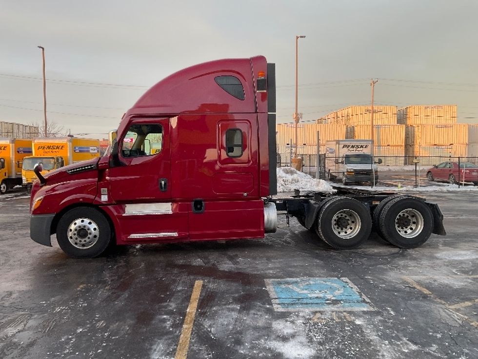 Sleeper Tractor-Heavy Duty Tractors-Freightliner-2020-T12664ST-Milwaukee-WI-747,201\n\t\tmiles-$ 39,000 - Image 4
