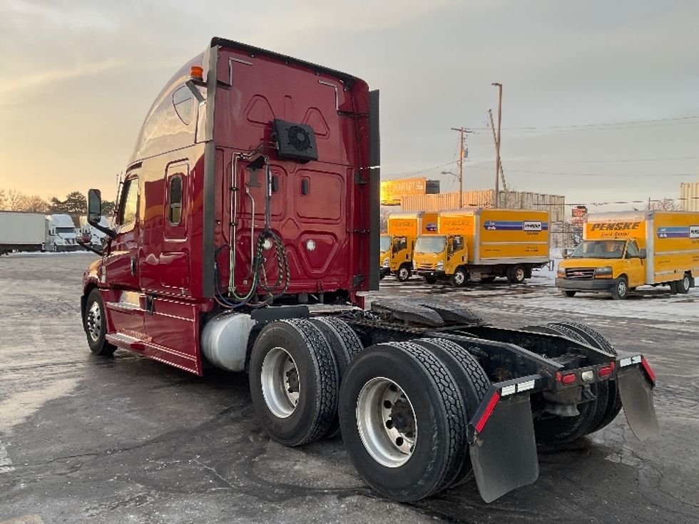 Sleeper Tractor-Heavy Duty Tractors-Freightliner-2020-T12664ST-Milwaukee-WI-747,201\n\t\tmiles-$ 39,000 - Image 5