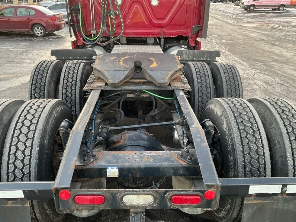 Sleeper Tractor-Heavy Duty Tractors-Freightliner-2020-T12664ST-Milwaukee-WI-747,201\n\t\tmiles-$ 39,000 - Image 6