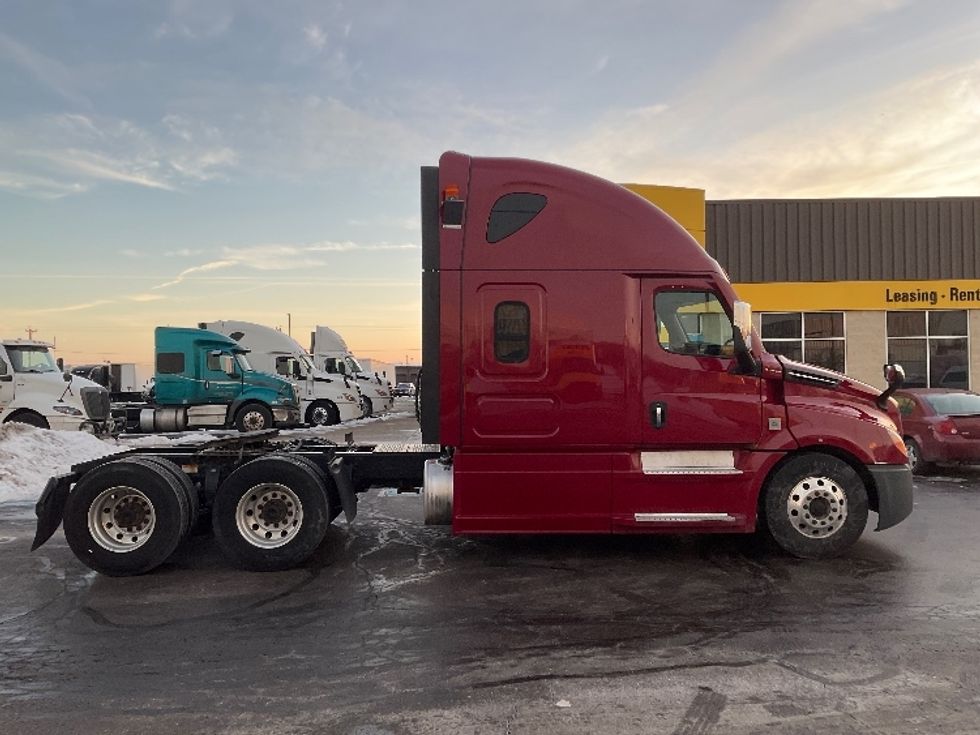 Sleeper Tractor-Heavy Duty Tractors-Freightliner-2020-T12664ST-Milwaukee-WI-747,201\n\t\tmiles-$ 39,000 - Image 8
