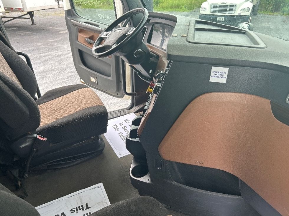 Sleeper Tractor-Heavy Duty Tractors-Freightliner-2020-T12664ST-Minoa-NY-539,596\n\t\tmiles-$ 60,250 - Image 15