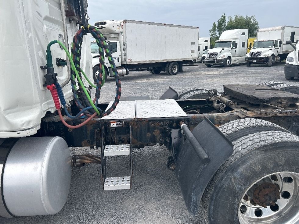 Sleeper Tractor-Heavy Duty Tractors-Freightliner-2020-T12664ST-Minoa-NY-539,596\n\t\tmiles-$ 60,250 - Image 22