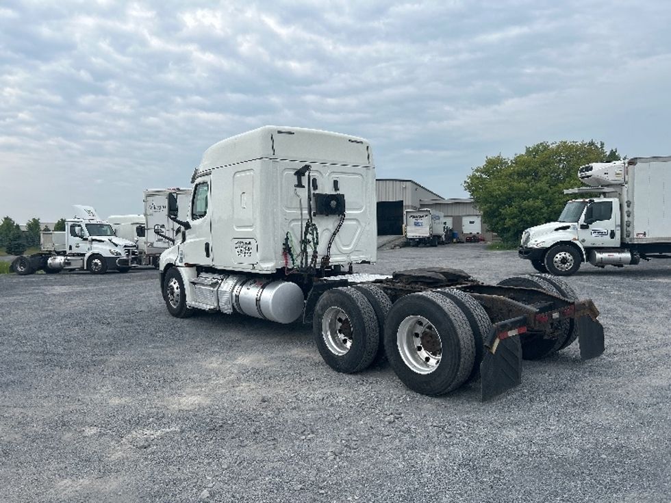 Sleeper Tractor-Heavy Duty Tractors-Freightliner-2020-T12664ST-Minoa-NY-539,596\n\t\tmiles-$ 60,250 - Image 5