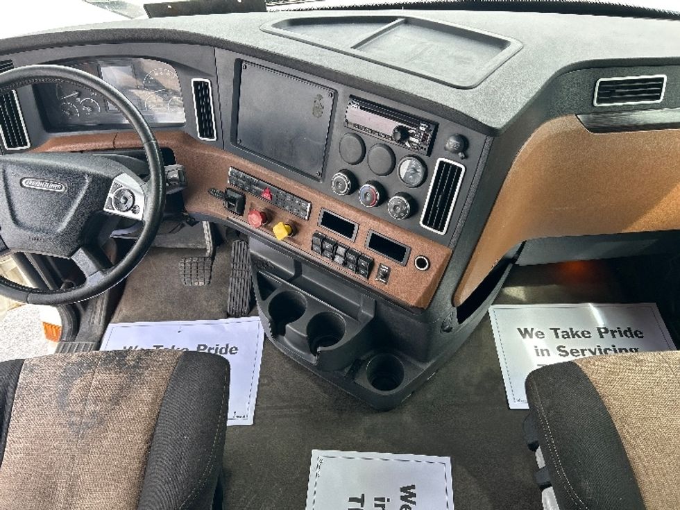 Sleeper Tractor-Heavy Duty Tractors-Freightliner-2020-T12664ST-Minoa-NY-609,220\n\t\tmiles-$ 55,500 - Image 12