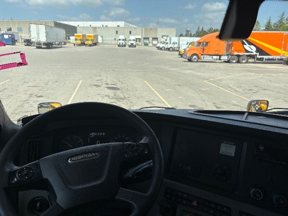 Sleeper Tractor-Heavy Duty Tractors-Freightliner-2020-T12664ST-Mississauga-ON-1,051,941\n\t\tkm-$ 68,000 - Image 11
