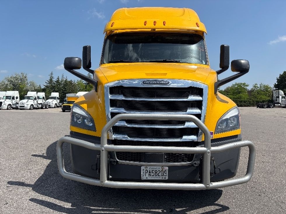 Sleeper Tractor-Heavy Duty Tractors-Freightliner-2020-T12664ST-Mississauga-ON-1,051,941\n\t\tkm-$ 68,000 - Image 2