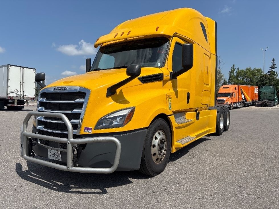 Sleeper Tractor-Heavy Duty Tractors-Freightliner-2020-T12664ST-Mississauga-ON-1,051,941\n\t\tkm-$ 68,000 - Image 3