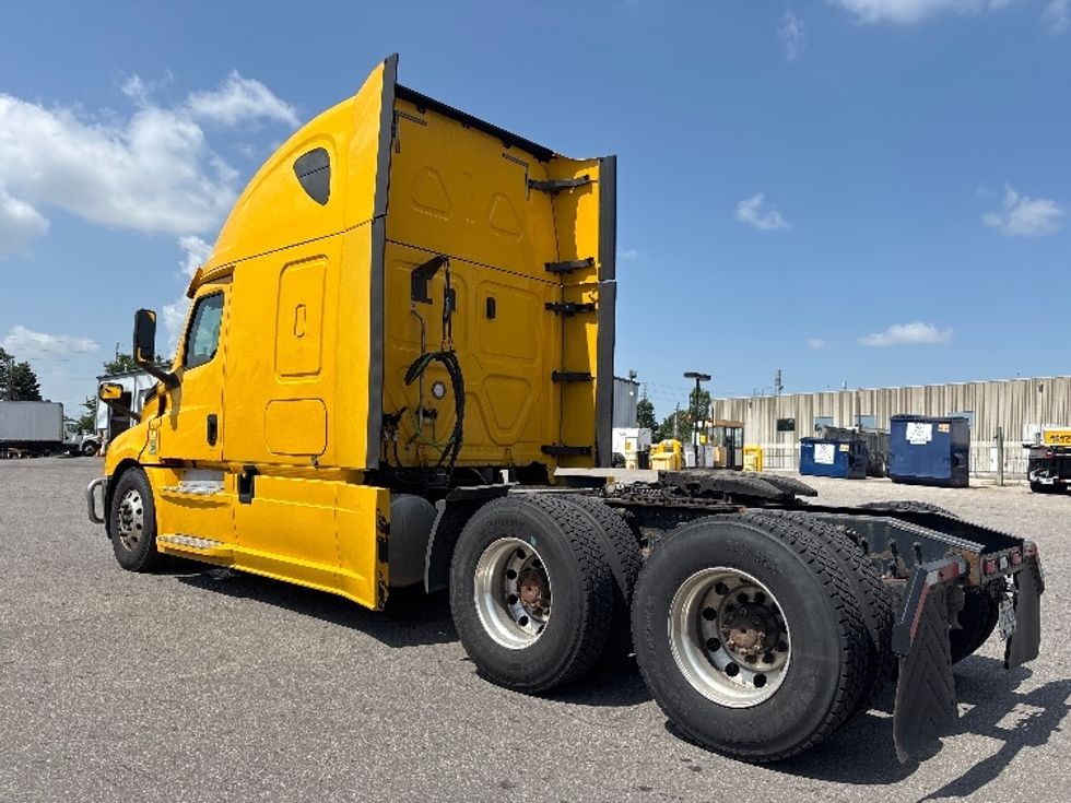 Sleeper Tractor-Heavy Duty Tractors-Freightliner-2020-T12664ST-Mississauga-ON-1,051,941\n\t\tkm-$ 68,000 - Image 5