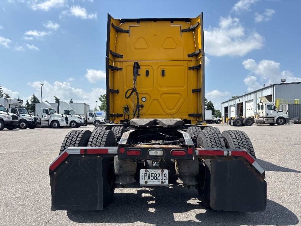 Sleeper Tractor-Heavy Duty Tractors-Freightliner-2020-T12664ST-Mississauga-ON-1,051,941\n\t\tkm-$ 68,000 - Image 6