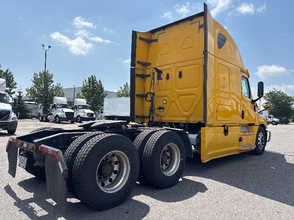 Sleeper Tractor-Heavy Duty Tractors-Freightliner-2020-T12664ST-Mississauga-ON-1,051,941\n\t\tkm-$ 68,000 - Image 7