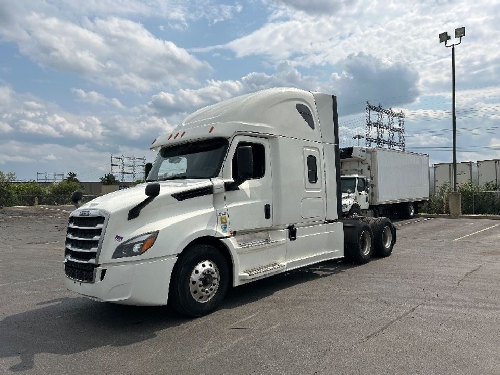 Sleeper Tractor-Heavy Duty Tractors-Freightliner-2020-T12664ST-Mississauga-ON-1,157,697\n\t\tkm-$ 66,750 - Image 1