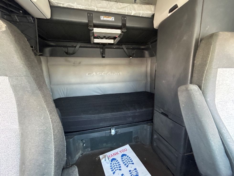 Sleeper Tractor-Heavy Duty Tractors-Freightliner-2020-T12664ST-Mississauga-ON-1,157,697\n\t\tkm-$ 66,750 - Image 16