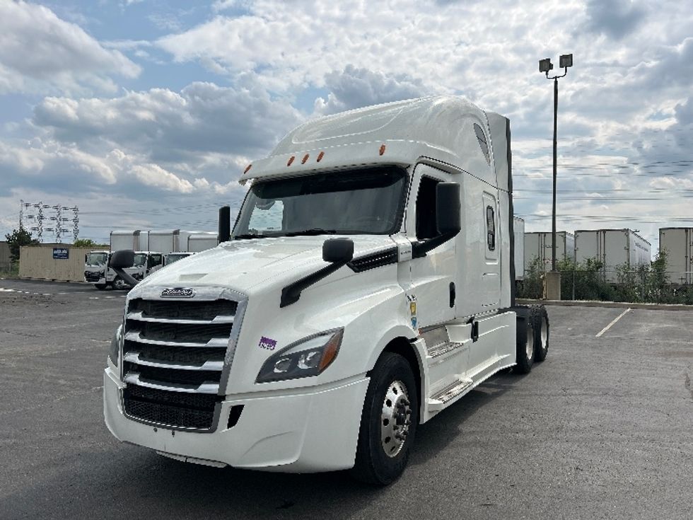 Sleeper Tractor-Heavy Duty Tractors-Freightliner-2020-T12664ST-Mississauga-ON-1,157,697\n\t\tkm-$ 66,750 - Image 3