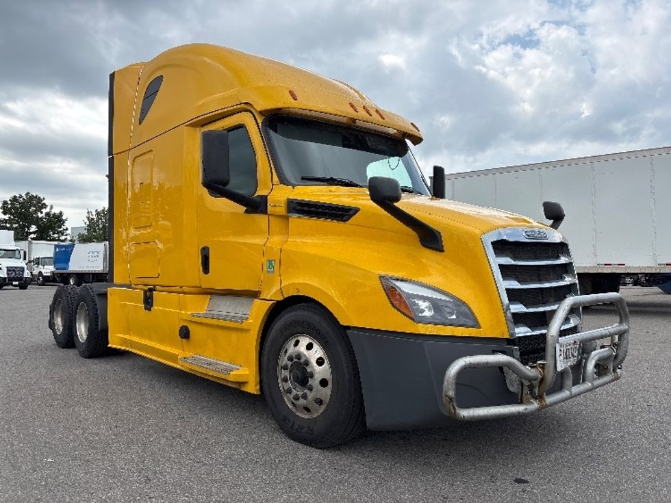 Sleeper Tractor-Heavy Duty Tractors-Freightliner-2020-T12664ST-Mississauga-ON-1,166,141\n\t\tkm-$ 60,000 - Image 1