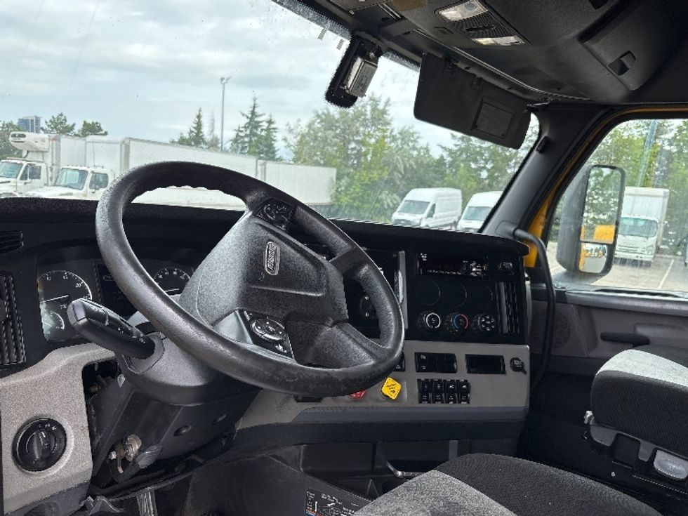 Sleeper Tractor-Heavy Duty Tractors-Freightliner-2020-T12664ST-Mississauga-ON-1,166,141\n\t\tkm-$ 60,000 - Image 10