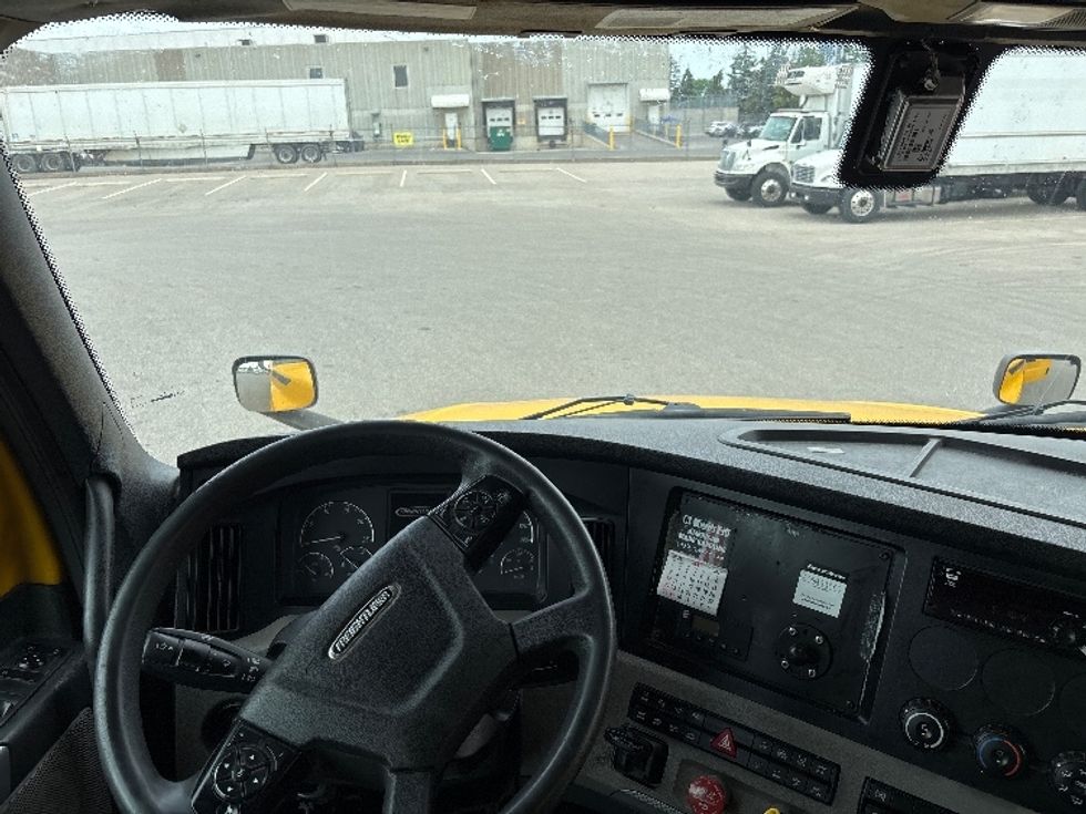 Sleeper Tractor-Heavy Duty Tractors-Freightliner-2020-T12664ST-Mississauga-ON-1,166,141\n\t\tkm-$ 60,000 - Image 11