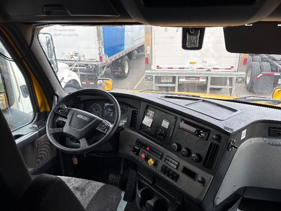 Sleeper Tractor-Heavy Duty Tractors-Freightliner-2020-T12664ST-Mississauga-ON-1,166,141\n\t\tkm-$ 60,000 - Image 12