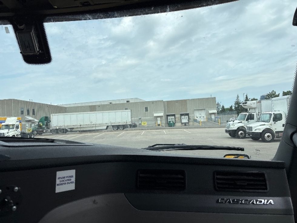 Sleeper Tractor-Heavy Duty Tractors-Freightliner-2020-T12664ST-Mississauga-ON-1,166,141\n\t\tkm-$ 60,000 - Image 14