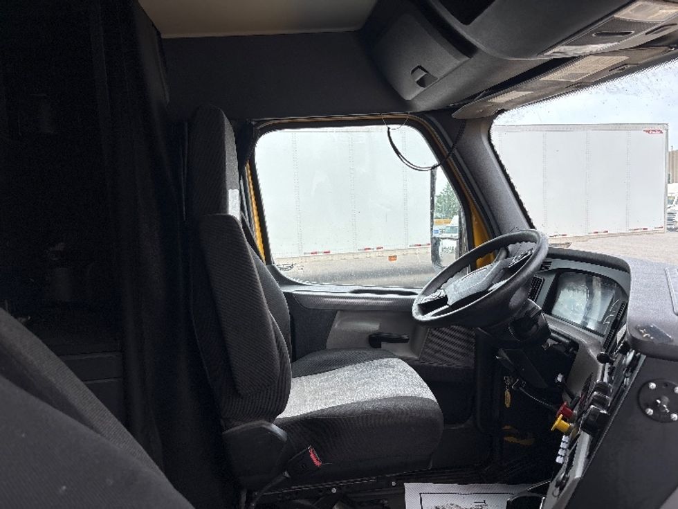 Sleeper Tractor-Heavy Duty Tractors-Freightliner-2020-T12664ST-Mississauga-ON-1,166,141\n\t\tkm-$ 60,000 - Image 15