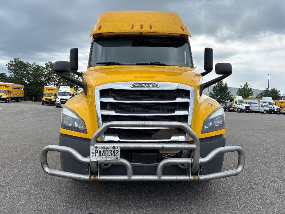 Sleeper Tractor-Heavy Duty Tractors-Freightliner-2020-T12664ST-Mississauga-ON-1,166,141\n\t\tkm-$ 60,000 - Image 2