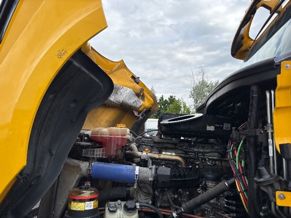 Sleeper Tractor-Heavy Duty Tractors-Freightliner-2020-T12664ST-Mississauga-ON-1,166,141\n\t\tkm-$ 60,000 - Image 21