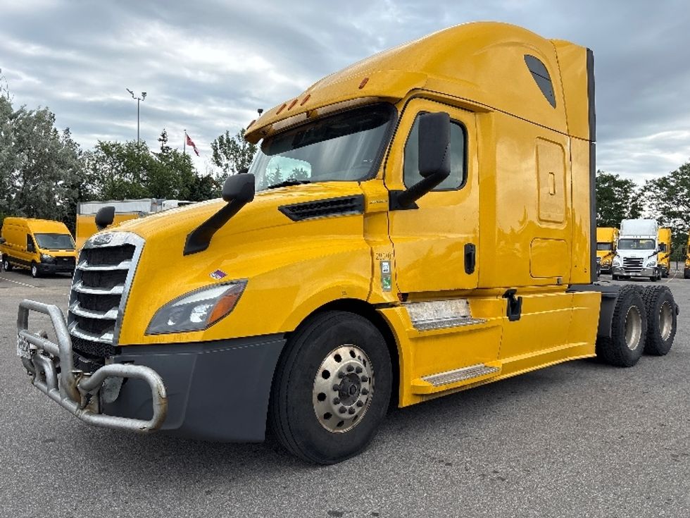 Sleeper Tractor-Heavy Duty Tractors-Freightliner-2020-T12664ST-Mississauga-ON-1,166,141\n\t\tkm-$ 60,000 - Image 3