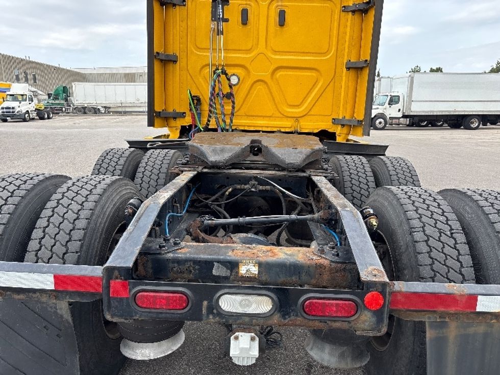 Sleeper Tractor-Heavy Duty Tractors-Freightliner-2020-T12664ST-Mississauga-ON-1,166,141\n\t\tkm-$ 60,000 - Image 6
