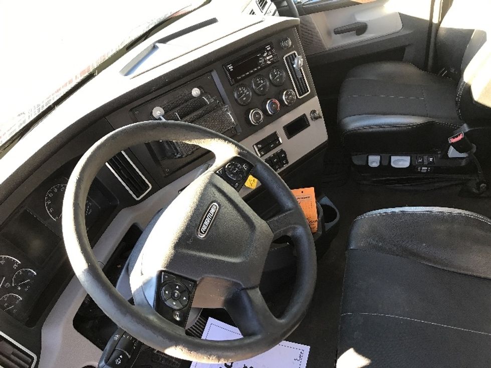 Sleeper Tractor-Heavy Duty Tractors-Freightliner-2020-T12664ST-Mississauga-ON-1,179,912\n\t\tkm-$ 58,250 - Image 10