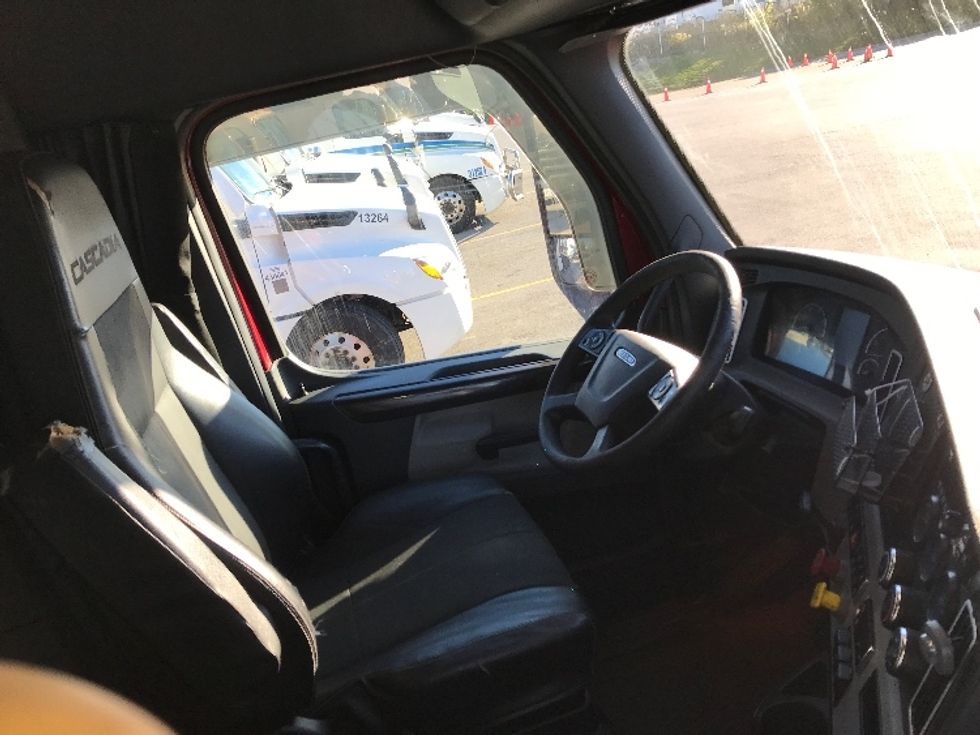 Sleeper Tractor-Heavy Duty Tractors-Freightliner-2020-T12664ST-Mississauga-ON-1,179,912\n\t\tkm-$ 58,250 - Image 15