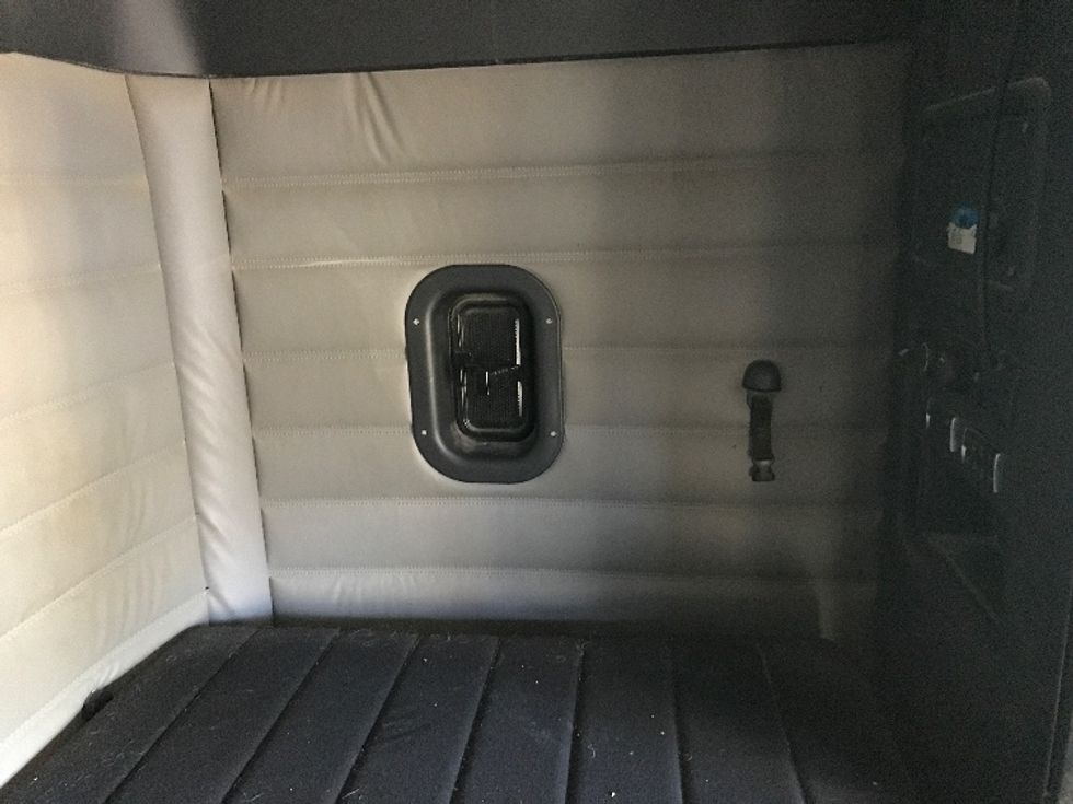 Sleeper Tractor-Heavy Duty Tractors-Freightliner-2020-T12664ST-Mississauga-ON-1,179,912\n\t\tkm-$ 58,250 - Image 17