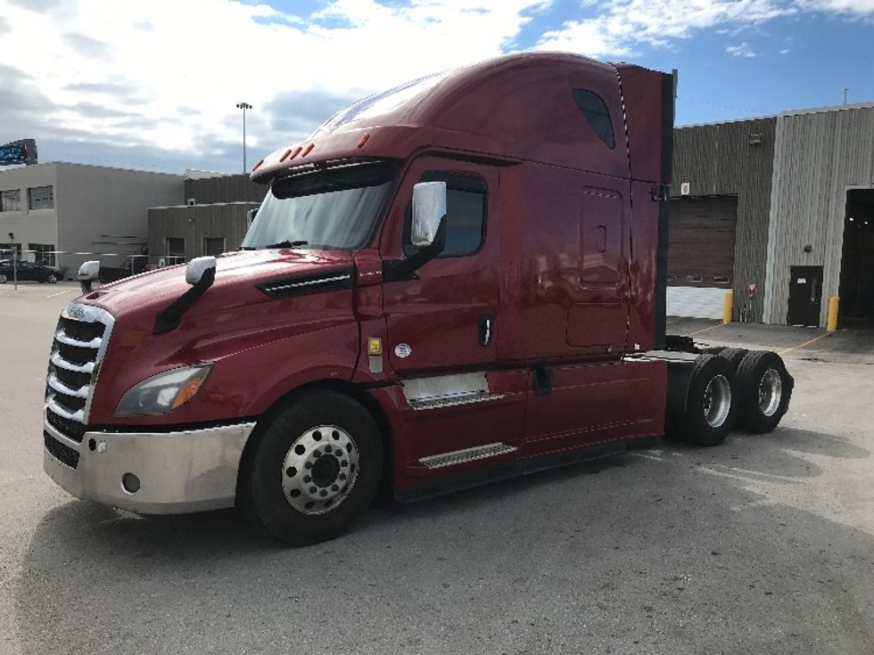 Sleeper Tractor-Heavy Duty Tractors-Freightliner-2020-T12664ST-Mississauga-ON-1,179,912\n\t\tkm-$ 58,250 - Image 3