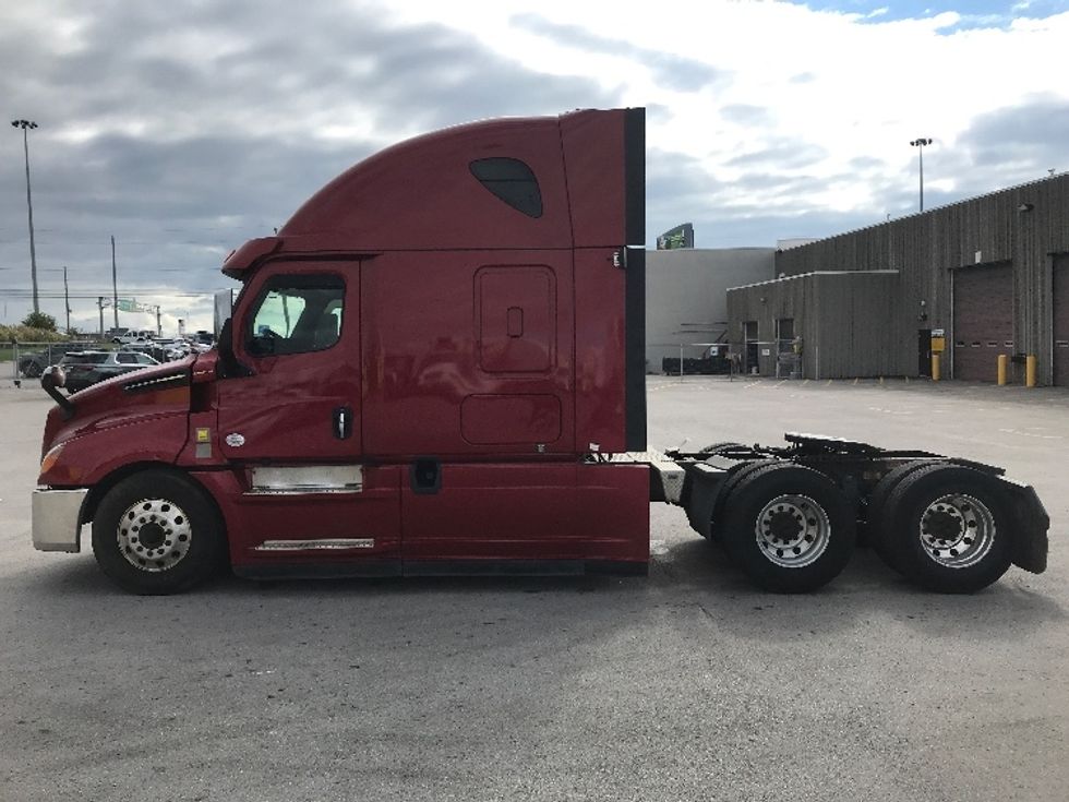Sleeper Tractor-Heavy Duty Tractors-Freightliner-2020-T12664ST-Mississauga-ON-1,179,912\n\t\tkm-$ 58,250 - Image 4