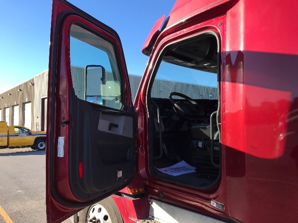 Sleeper Tractor-Heavy Duty Tractors-Freightliner-2020-T12664ST-Mississauga-ON-1,179,912\n\t\tkm-$ 58,250 - Image 9