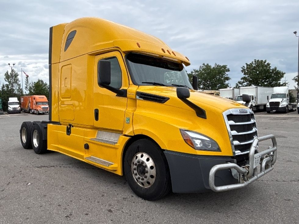 Sleeper Tractor-Heavy Duty Tractors-Freightliner-2020-T12664ST-Mississauga-ON-1,206,245\n\t\tkm-$ 62,250 - Image 1