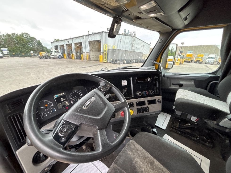 Sleeper Tractor-Heavy Duty Tractors-Freightliner-2020-T12664ST-Mississauga-ON-1,206,245\n\t\tkm-$ 62,250 - Image 10