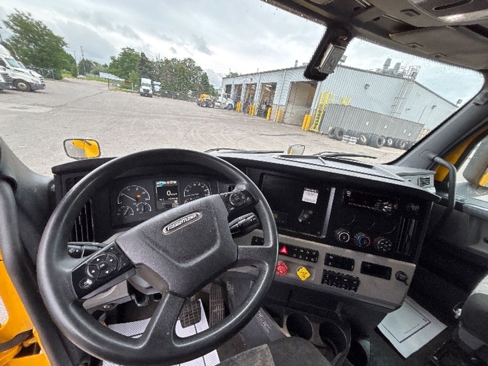 Sleeper Tractor-Heavy Duty Tractors-Freightliner-2020-T12664ST-Mississauga-ON-1,206,245\n\t\tkm-$ 62,250 - Image 11